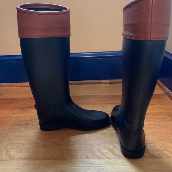 Black and Brown boots - Picture 2 of 3